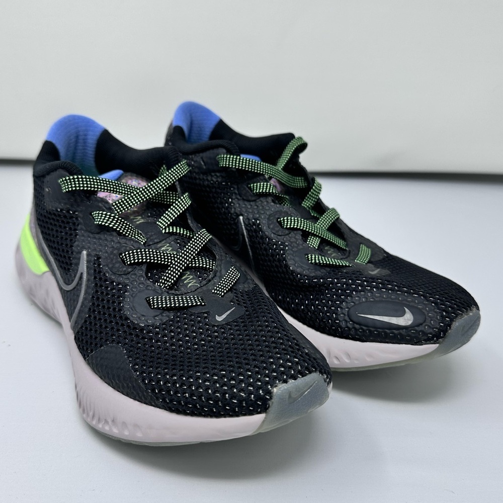 Nike women’s Renew Black and Green Athletic Shoes size 6.5